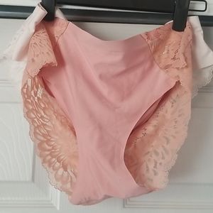 No show Lace Back Cheeky panties NWOT